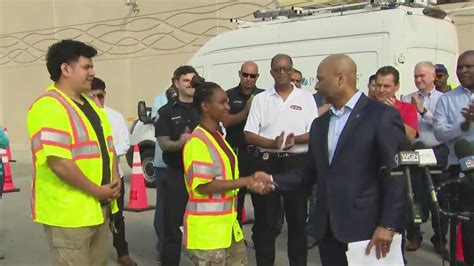 2 utility workers honored for heroic actions